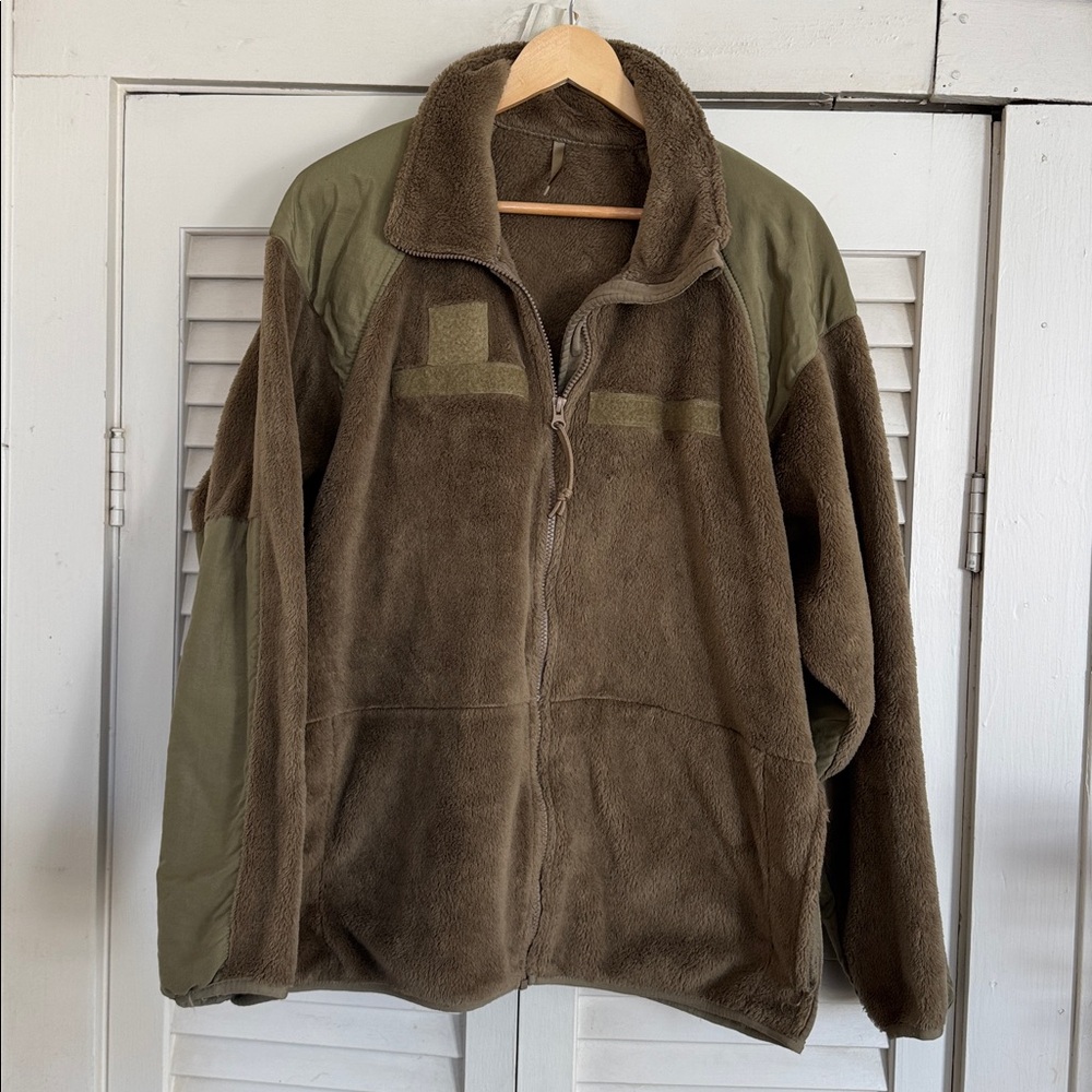 US Army ECWCS Gen III Polartec Fleece Jacket Mens Large Reg. USA Made Coyote